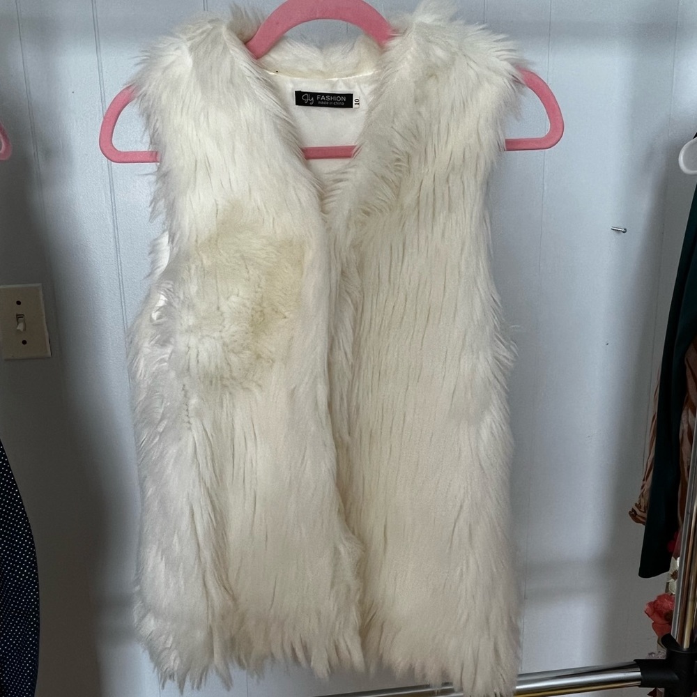 JY Fashion Ivory Faux Fur Vest, Size 10, Mob Wife Aesthetic, Fits like a Medium